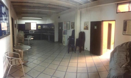 Los Chaguaramos !! Hermosa E Impecable Casa Acondicionada Para Uso De Oficina Y Comercial, 780 M2 Terreno, 828 M2 Const., 8 Oficinas, 5 Baños, 10 Pe, A/a, Sistemas De Seguridad. Excelente Ubicación !!