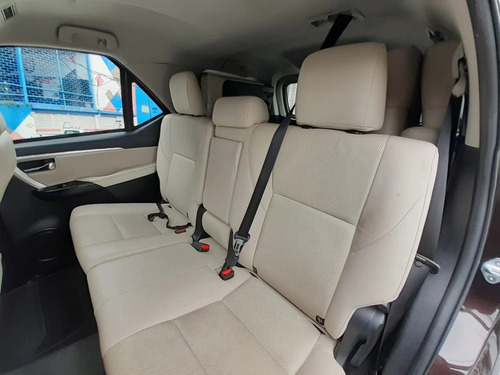 Toyota Hilux SW4 2.8 SRX DIAMOND 4X4 7 LUGARES 16V TURBO INTERCOOLER DIESEL 4P AUTOMÁTICO