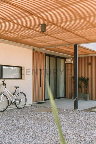 Casa De 3 Dormitorios Con Piscina En Barrio Privado La Juana