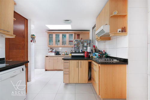 Casa San Carlos Apoquindo Condominio Seguro, 5 Dorm, 4 Baños