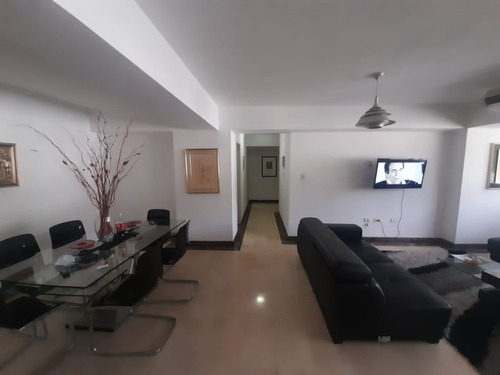 Vende Excelente Apartamento Ubicado En Trigaleña Baja- Valencia De 156 Mts2.  Inf. Ma. Fda. Varela  