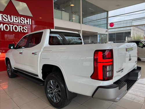 Mitsubishi Triton 2.4 BITURBO DIESEL CD HPE 4X4 AUTOMÁTICO