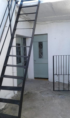 Imagen 2 de 14 de Casa En Venta De 3 Dormitorios Con Renta En La Teja, Montevideo