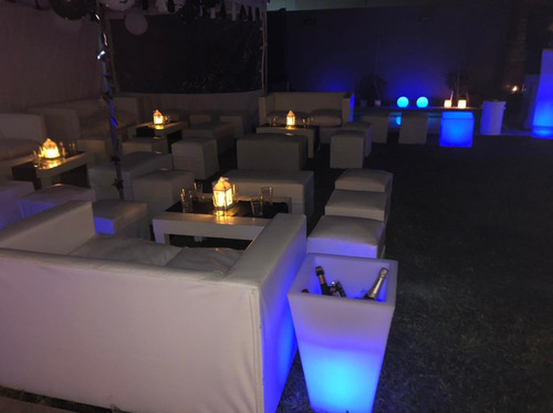 Imagen 3 de 5 de Alquiler De Puffs Led Y Eco Para Eventos. Zona Norte/ Oeste