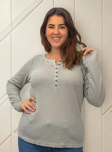 Blusa Remera Sonoma Botones Detalles Encaje T. Grande Import