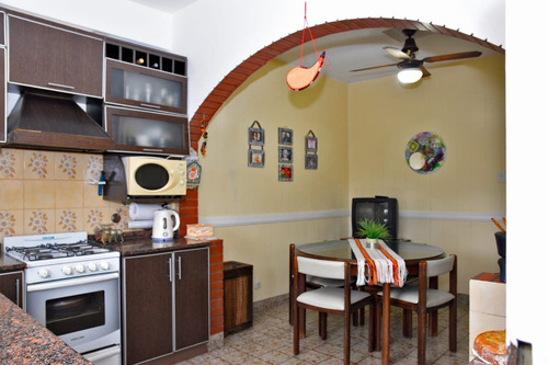 Imagen 4 de 30 de Increible Casa Multifamiliar!! 2 Deptos V. Adelina