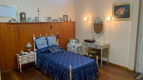 Casa 4 Ambientes Con Cochera - Excelente Estado