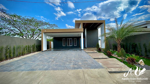 Hermosa Casa En Proyecto Cerrado