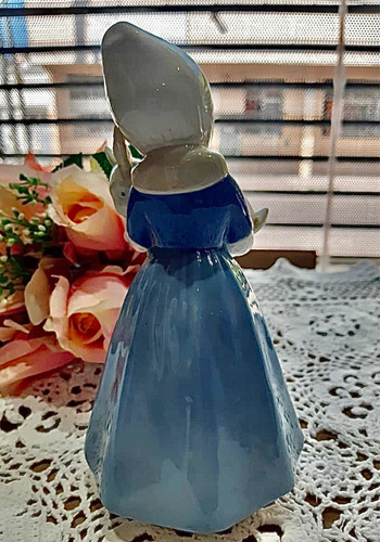 Niña Paisana Con Conejo Figura De Porcelana Española