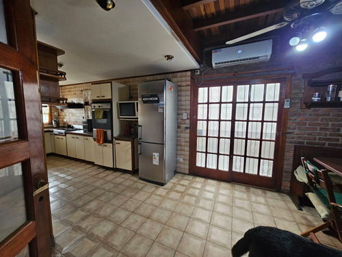 Casa En Venta 5 Ambientes En Ituzaingó Norte
