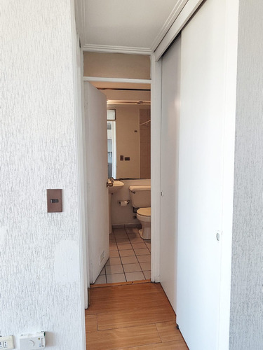Metro Los Héroes / 2dorm Alonso Ovalle, Dieciocho