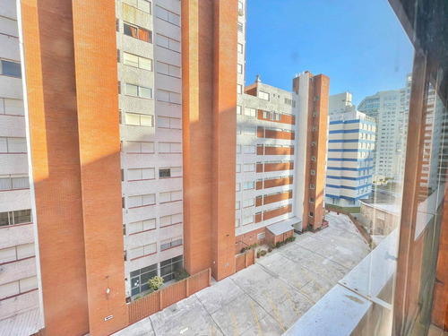 Imagen 9 de 10 de Venta Apartamento Amoblado Con 2 Dormitorios Y Garaje En Punta Del Este Parada 2 Brava