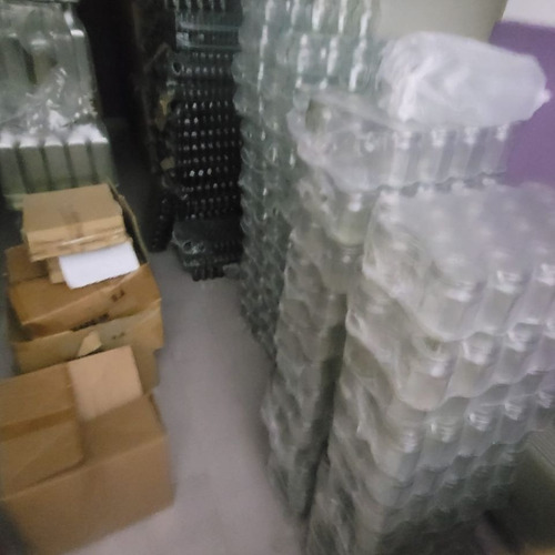 Imagen 3 de 10 de Venta Fondo De Comercio De Envases Plasticos Y Vidrio . Liquido