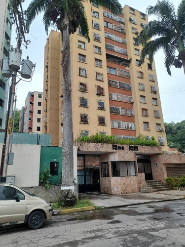 Sky Group, Vende Apartamento En Edificio Rori Ubicado En La Urb La Chimeneas. Jose R Armas 