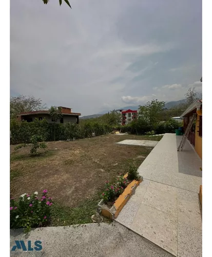 Zona Verde Y Espacio Para En Futuro Construir Pisc...(mls#248454)