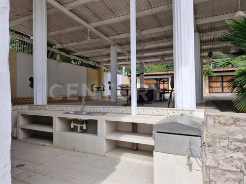 Terraza Con Departamento En Venta En El Chante, Jocotepec, Jalisco