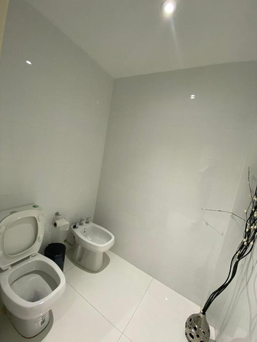 Casa 5 Ambientes 350 M² Cub, - Garage 2 Autos - Pileta - Haedo