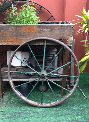 Antigua Rueda De Carro De Hierro