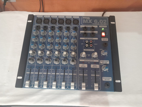 Mesa De Som Moug Modelo Mx 6.2 ( 6 Entradas Xlr) (Usado)
