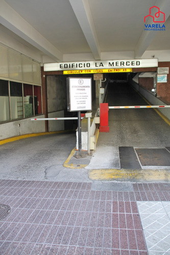 Estacionamiento Huérfanos Esquina Miraflores