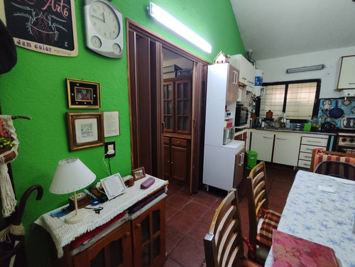 Amplio Chalet 4 Ambientes Con Cochera Y Patio!!!
