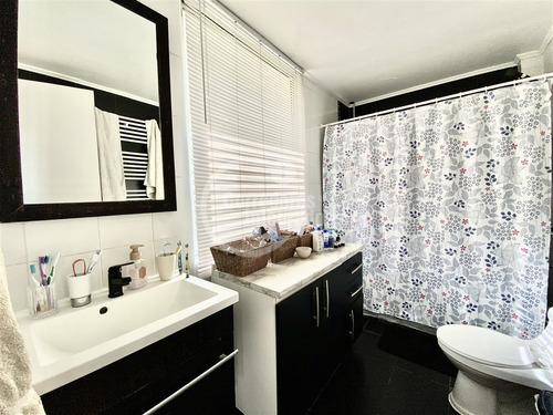 Casa En Arriendo De 5 Dorm. En Las Condes