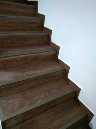 Imagem 3 de 5 de Instalação De Piso Vinílico