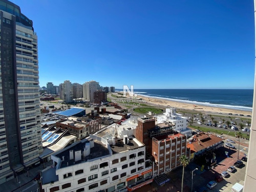 Apartamento En Playa Mansa A 1 Cuadra Del Mar Y A Dos De La Playa Brava-ref:556