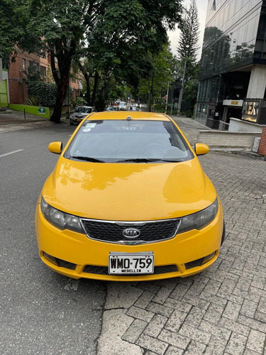 Taxi Kia Cerato Lx Modelo 2015, Color Amarillo, Flota Bernal
