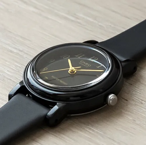 Reloj casio mujer resistente al agua sale