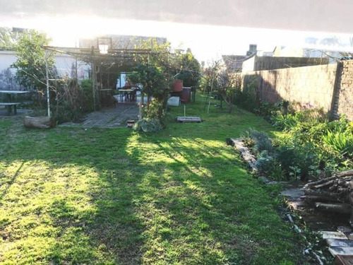 Imagen 26 de 30 de En Venta. Importante Casa Con Amplio Jardin. 900m2 Pellegrin
