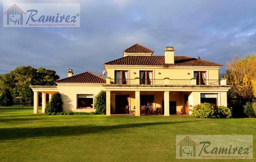 Imagen 2 de 30 de Excelente Casa De 580m² En El Argentino Farm Club De Lujan