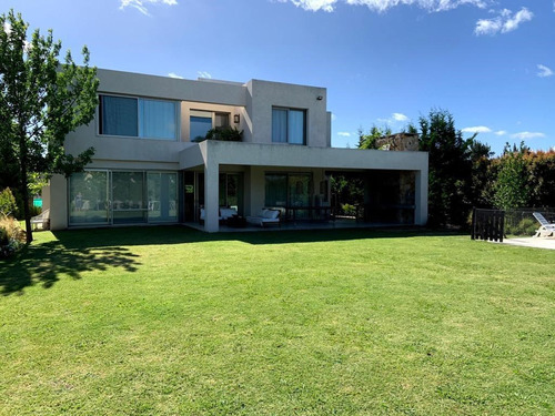 Casa  En Alquiler Ubicado En San Francisco, Villanueva, Tigre