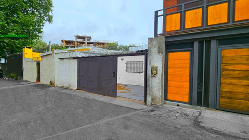 Casa En Tres Cruces, Con Renta De $ 32.000/mes Con Garantía Anda. A 1 Cuadra De Bulevar Artigas Y 2 Del Shopping Y Terminal