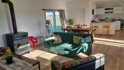 Casa En Venta - 3 Dormitorios 3 Baños - Cocheras - 2.125mts2 - Poblet, La Plata
