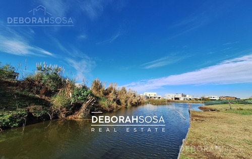 Casa En Venta En Barrio-el Canton -al Agua-zona Norte -a La Laguna-escobar