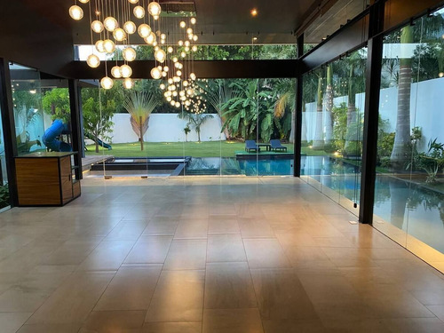 | Amplia Casa Residencial, En Venta. |