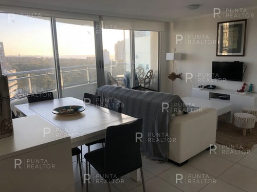 Apartamento De 2 Dormitorios En Alquiler En Ocean Drive, Punta Del Este, Uruguay