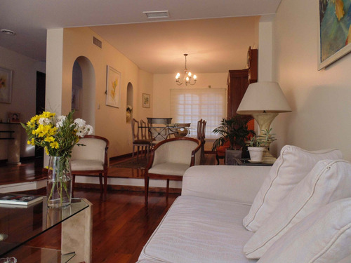 Imagen 2 de 24 de Venta Casa En Martínez Con Jardín Y Garaje