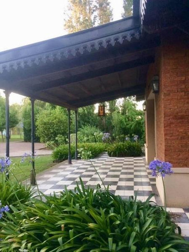 Lindisima Casa En Venta. -mallmann Propiedades