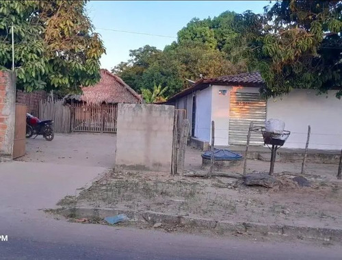Vendo Casa Com 9 Cômodos, Escritura, Terreno 2270 M2.