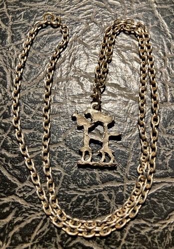 Collar Con Dije Pareja Negros Africanos De Suerte Fantástico Plateado (Usado)