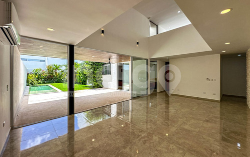 Casa En Venta En Mérida En Privada El Origen, Xcanatún