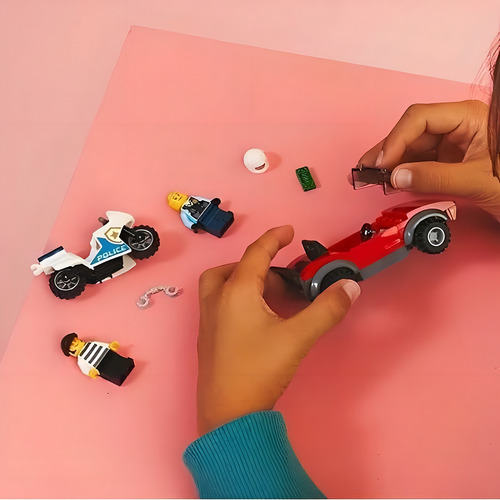 Kit City 60392 de persecución de coches de policía y motocicletas, 59 piezas Lego, número de piezas 59