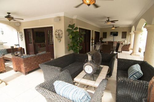 Vendo Majestuosa Mansión En Arroyo Hondo, Distrito Nacional, Santo Domingo, República Dominicana