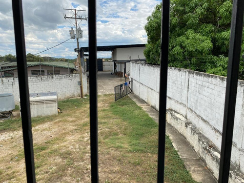 Gapon En Venta Inm Tocuyito Comercial, Con Oficinas, Banco De Transformadores Propios, 2 Pozos, Acceso Directo De La Autopista, Excelente Ubicacion, Cerco Electrico. Libertador 22-15332