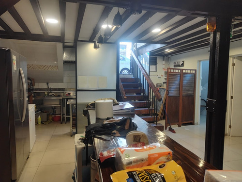 Vendo Local De 105 M2, Equipado Con Patentes De Restobar.