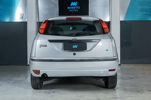 Imagen 9 de 17 de Ford Focus 1.6 Ambiente Mp3