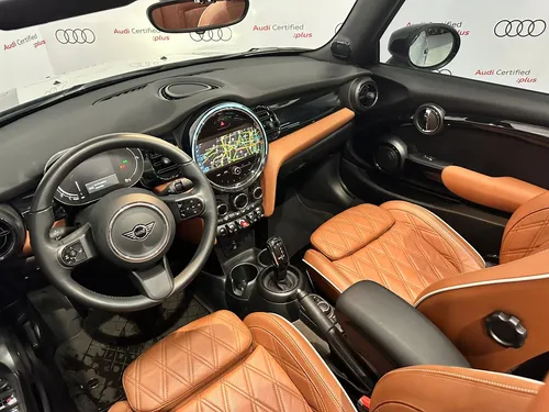 Mini Cooper Convertible 1.5 Iconic At