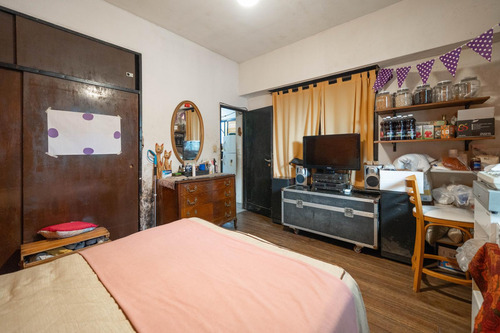 Venta - Casa Tipo Ph - Multifamiliar - 5 Ambientes - Terraza - Taller De Trabajo